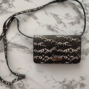 Henri bendel wallet on chain